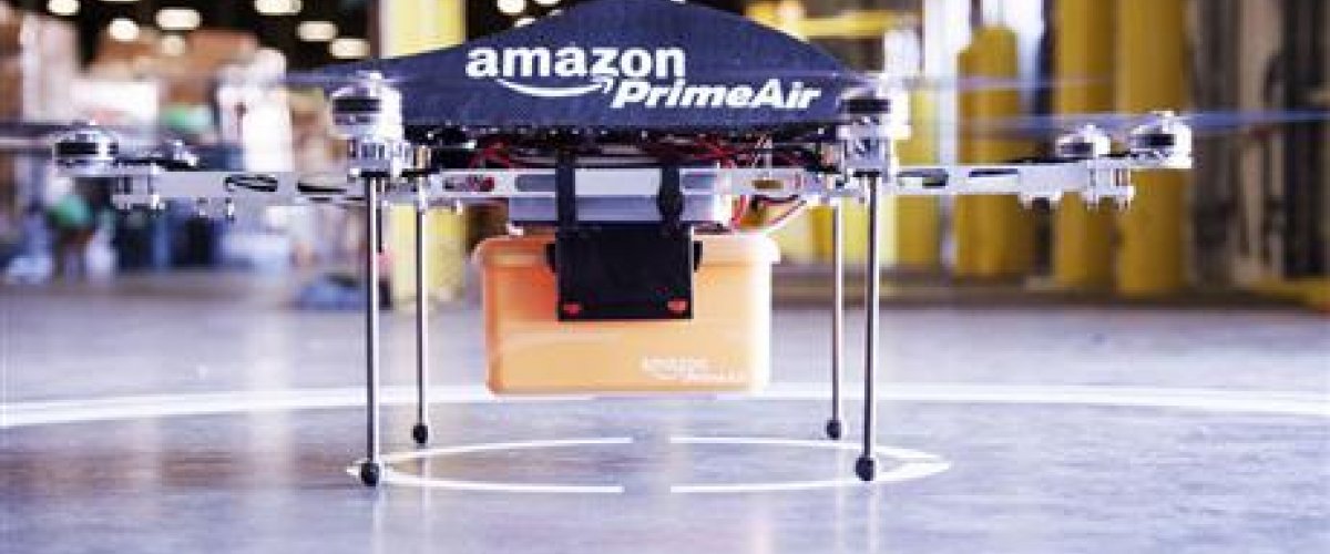AMAZON faz a primeira entrega comercial por drone